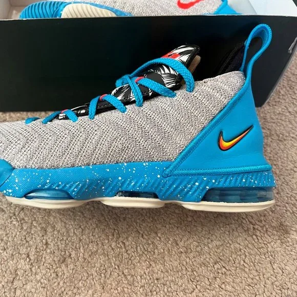 Nike Kid s Lebron XVI GS Basketball Shoes 6Y Shoes